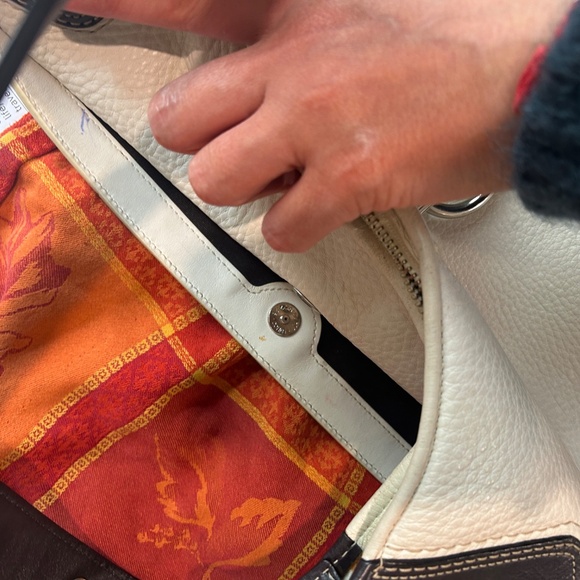 Authentic Coach All Leather White Purse - Picture 16 of 17